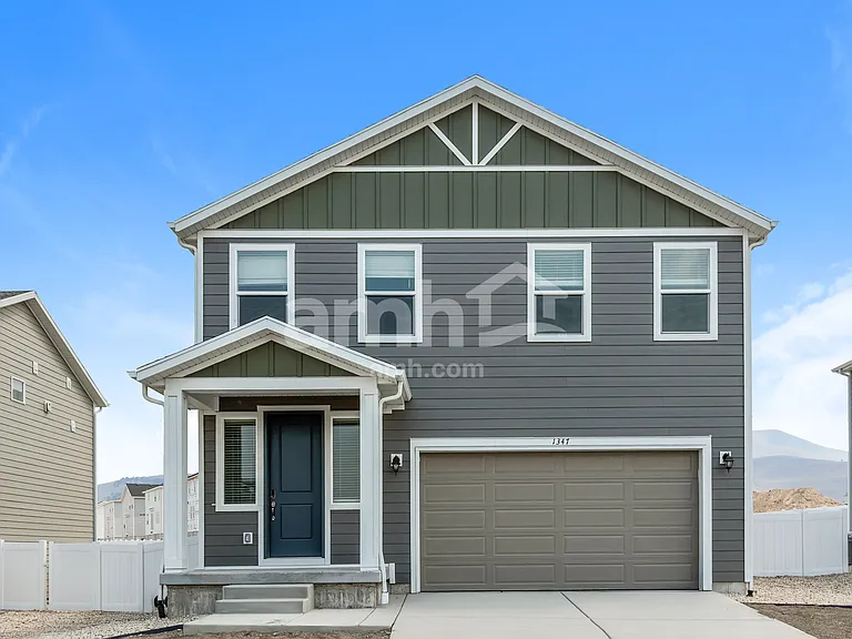 1347 W Mahogany St — Photo 1