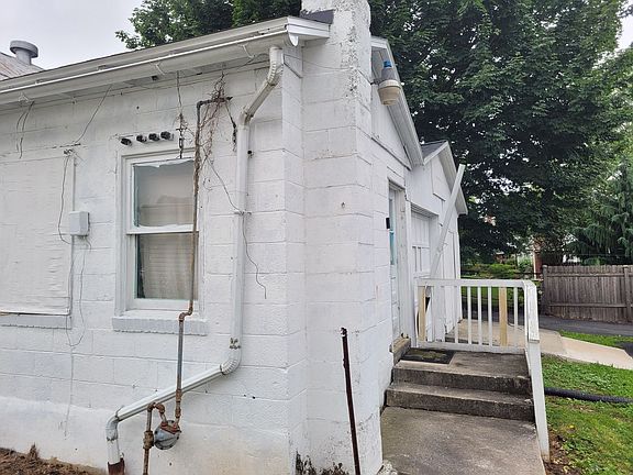 3rd image of 103 Schoolhouse Rd