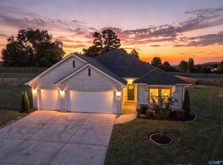 6102 Margie Collins Dr, Owens Cross Roads, AL 35763