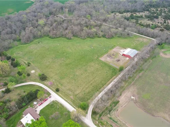 23374 Mohawk St, Bucyrus, KS 66013