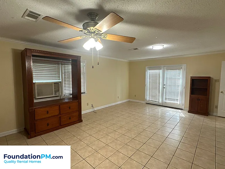 2621 Derbyshire Ave — Photo 10