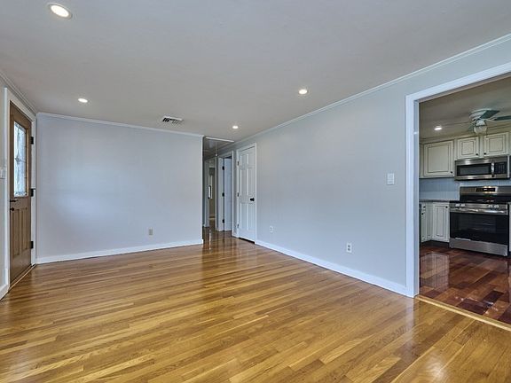5th image of 13 Forbes Ave