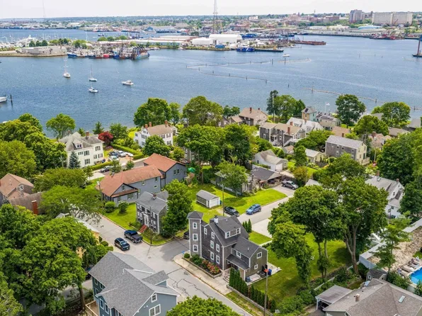 24 Oxford St, Fairhaven, MA 02719