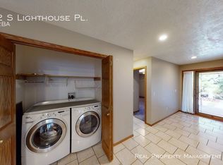 1412 S Lighthouse Pl, Sioux Falls, SD 57103