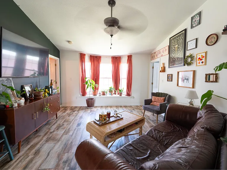 3232 Cornell Dr — Photo 3