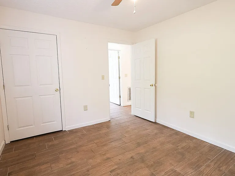 215 Timberlake Cir #8 — Photo 7