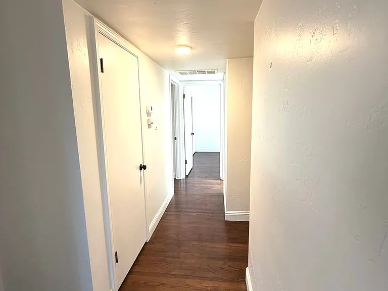 1704 Castle Ct — Photo 32