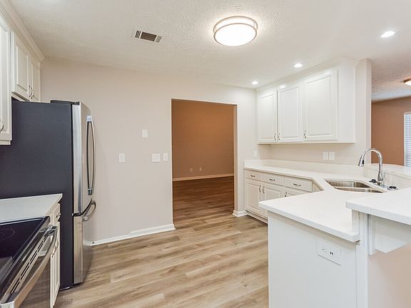 5th image of 80 Harvard Dr