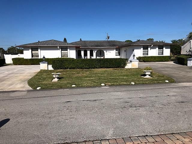 1st image of 405 S Naranja Ave