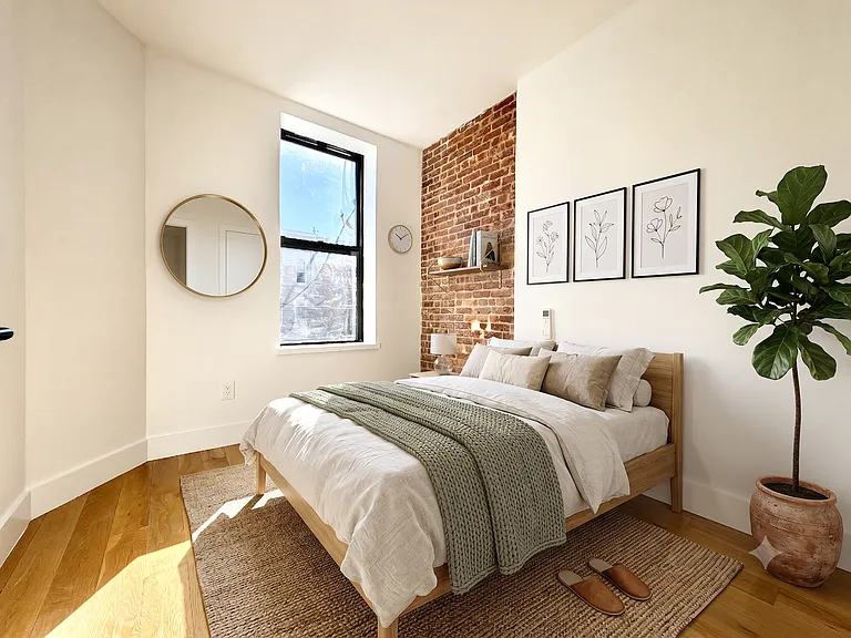 1725 Harman St #2R — Photo 4