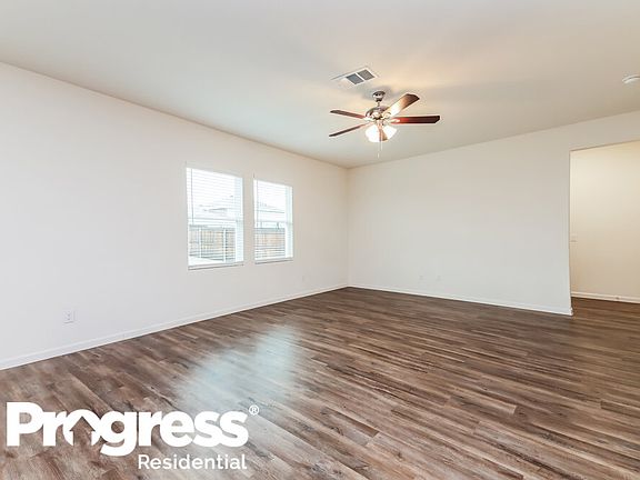 5th image of 545 London Dr