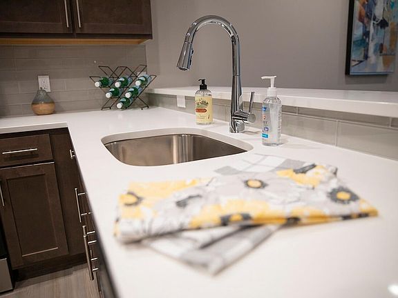 2nd image of 8 Kingsbridge Dr APT 209