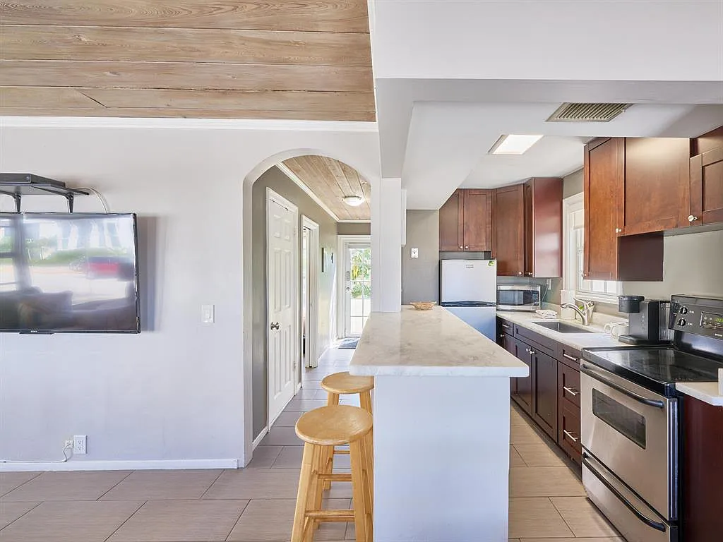 1 bed, 1330 sqft, $4,500 — Photo 2