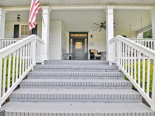 221 College St, Hogansville, GA 30230