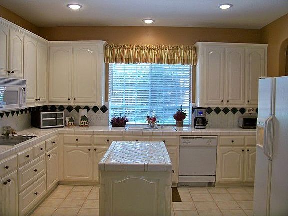 5th image of 1809 Lakeway Dr