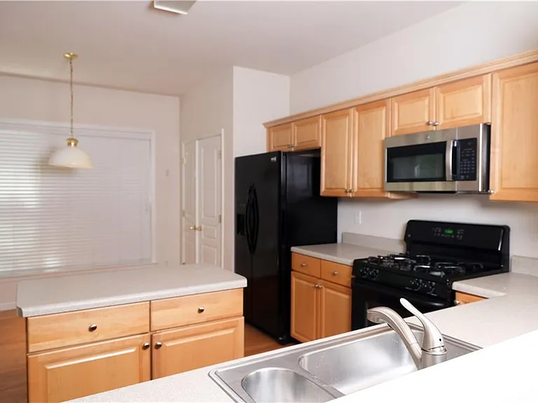 6335 Waveland Dr — Photo 7
