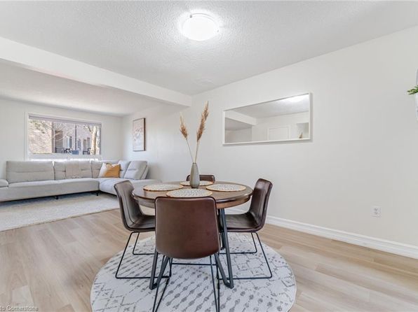 250 Magnolia Dr #31, Hamilton, ON L9C 6M3