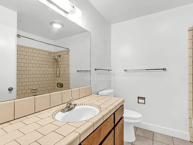 215 2nd St #B — Photo 12