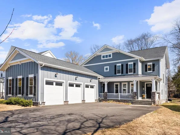 8633 Fort Hunt Rd, Alexandria, VA 22308