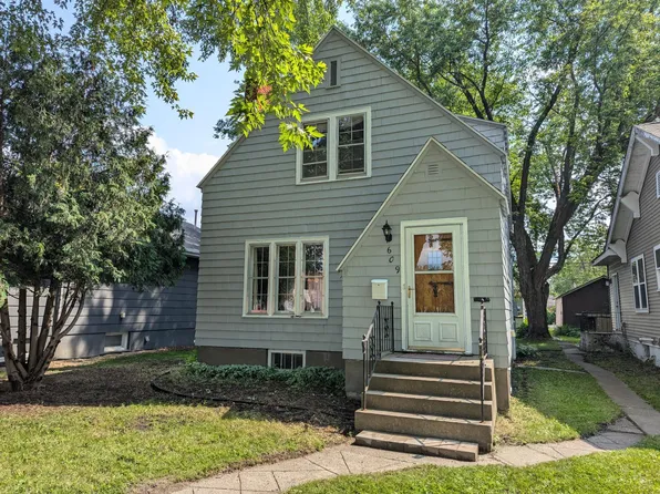 609 5th St, International Falls, MN 56649