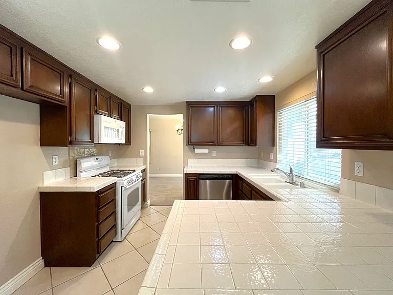 940 Birmingham Dr — Photo 12