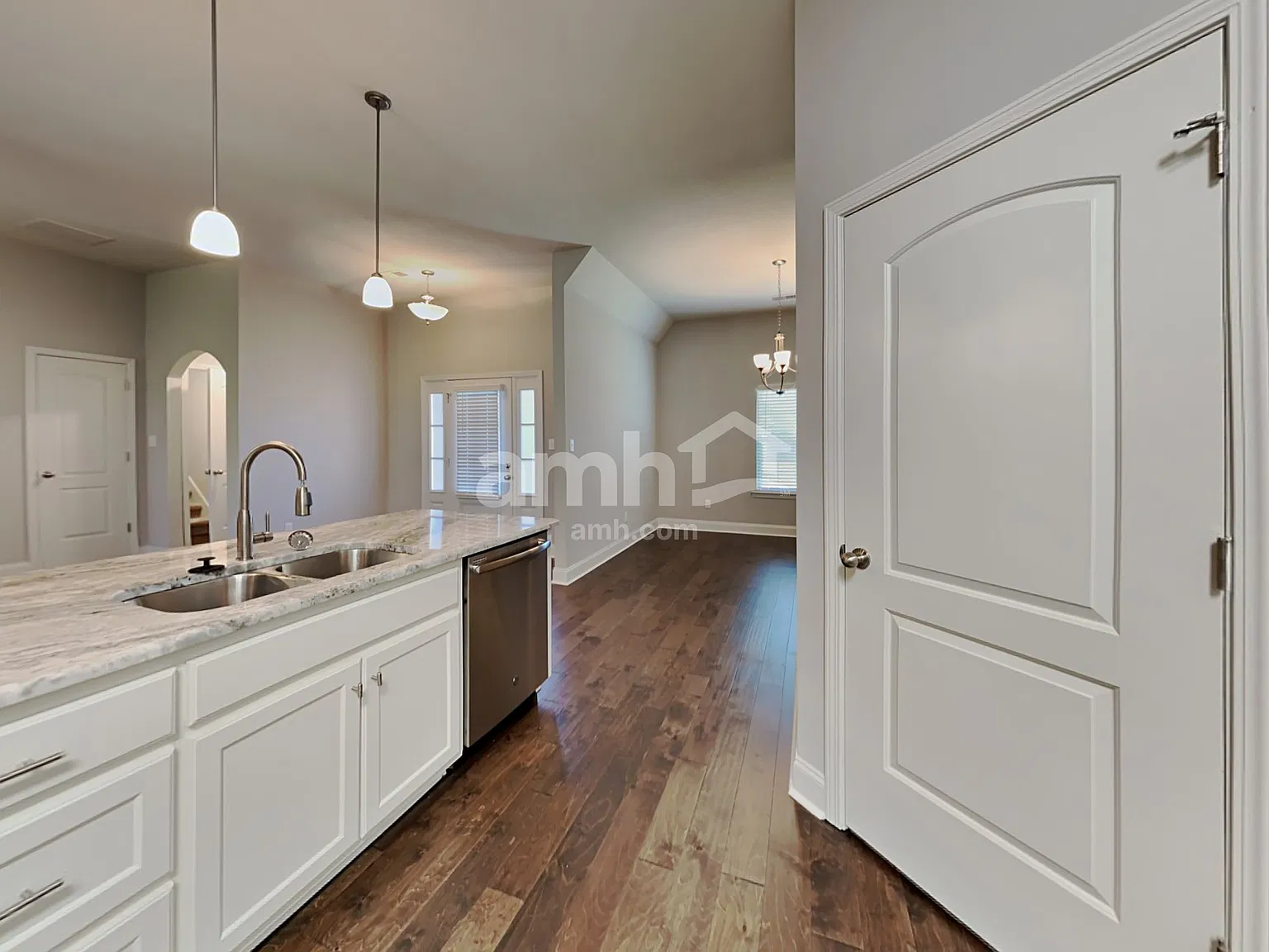 4 bed, 2.0 bath, 2168 sqft, $2,485 — Photo 4