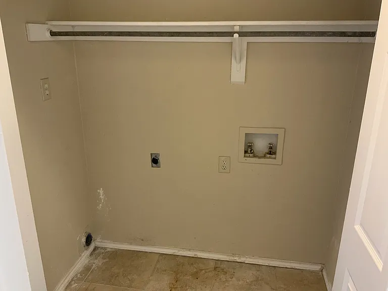 705 Little Fox Ln — Photo 30