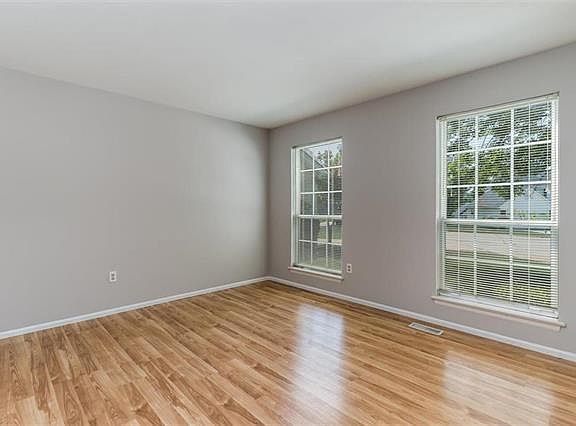 5th image of 629 Charleston Oaks Dr