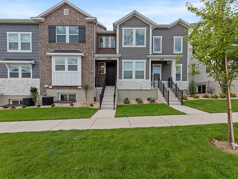 1475 W Skyline Dr — Photo 1