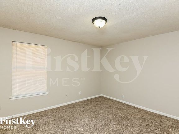 3rd image of 841 Hackamore St