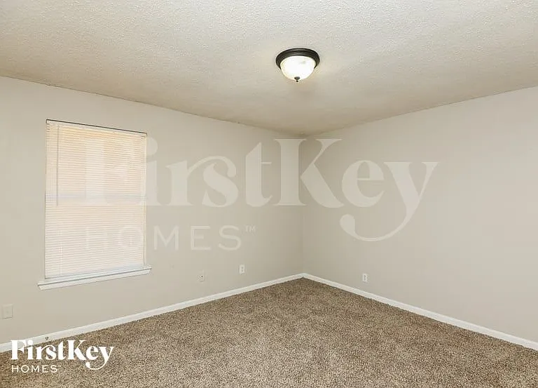 841 Hackamore St — Photo 3