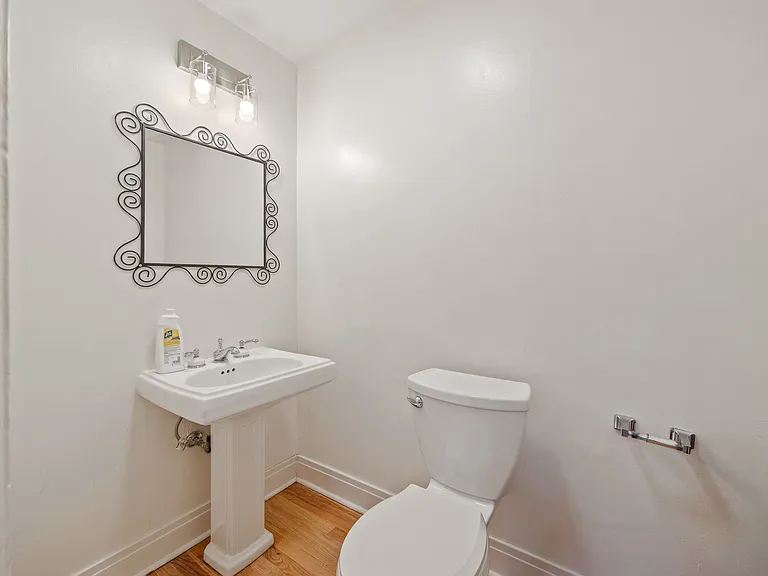 1015 Garnett Pl — Photo 9