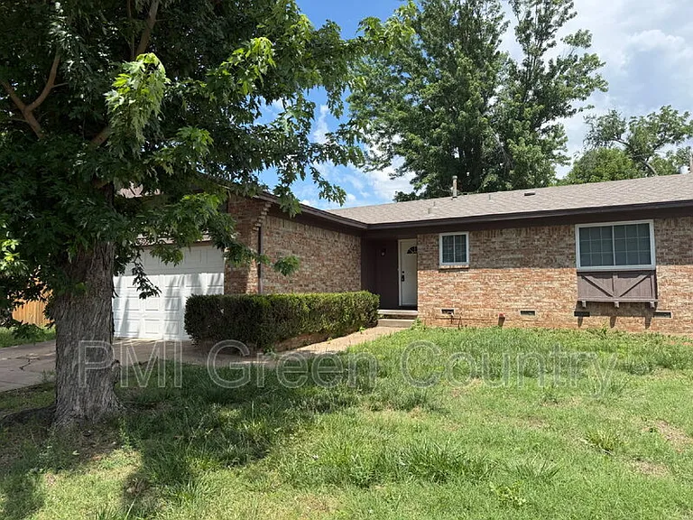 4805 Bermuda Cir — Photo 2