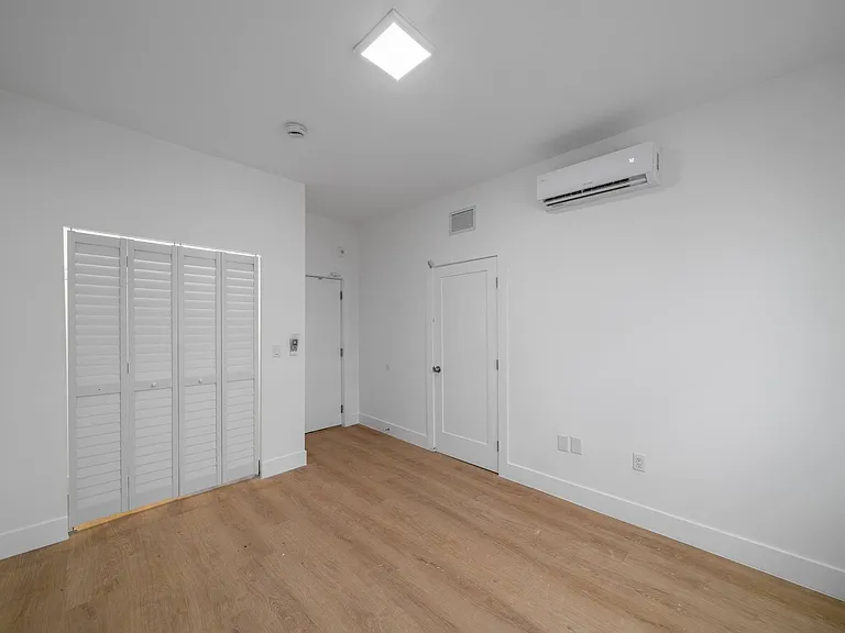 newly renovated in Little Havana! 1/1 $1,800/m & 2/1 $2,000/m, remodelados en Little Havana. — Photo 11