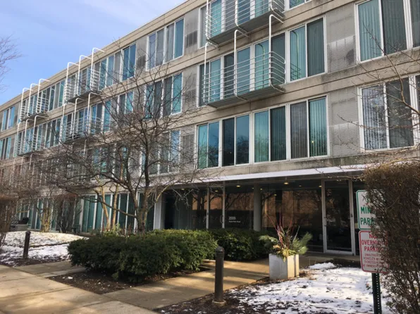2555 Gross Point Rd APT 107, Evanston, IL 60201