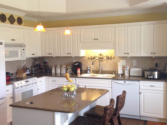 Kitchen - tons of upgrades!