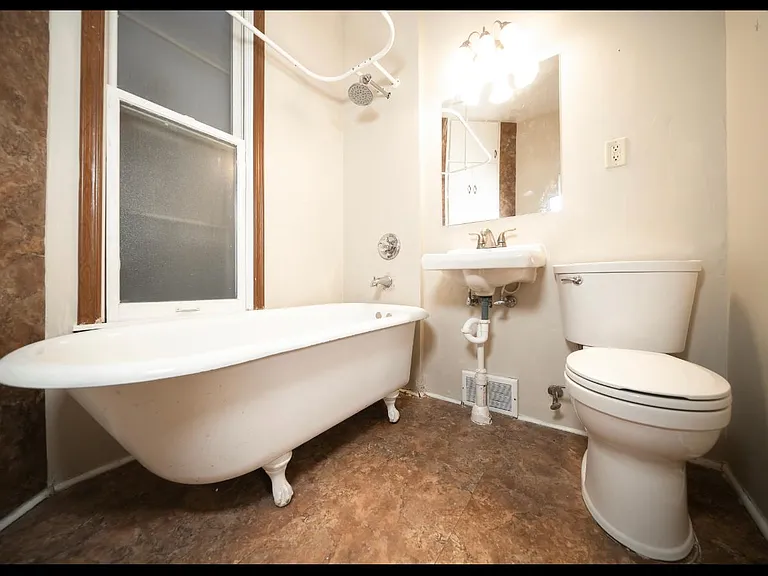 701 Bedford St #2 — Photo 27