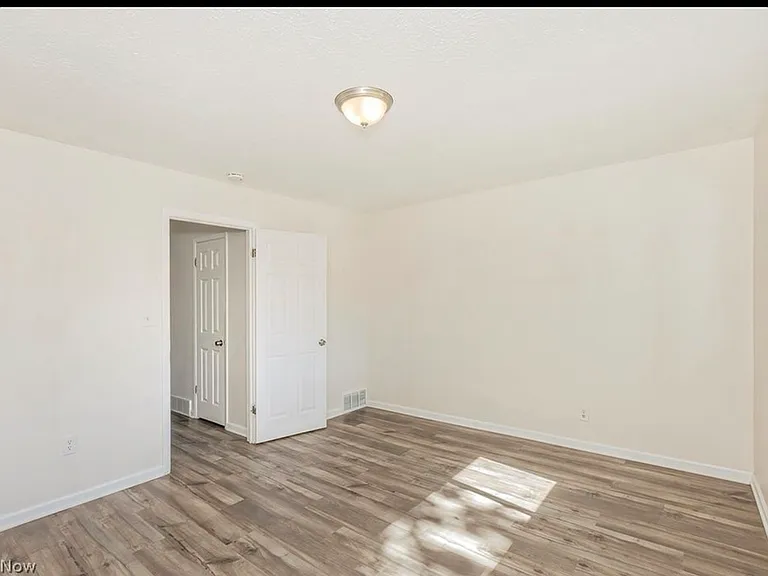 23673 Banbury Cir #B — Photo 3