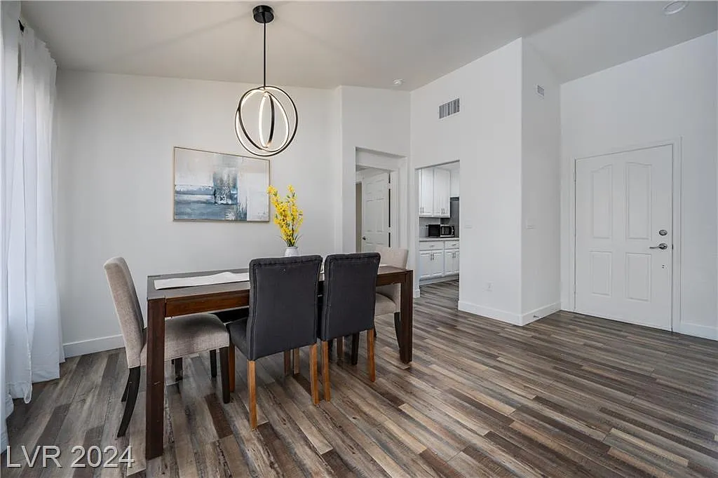 2 bed, 1021 sqft, $2,950 — Photo 2