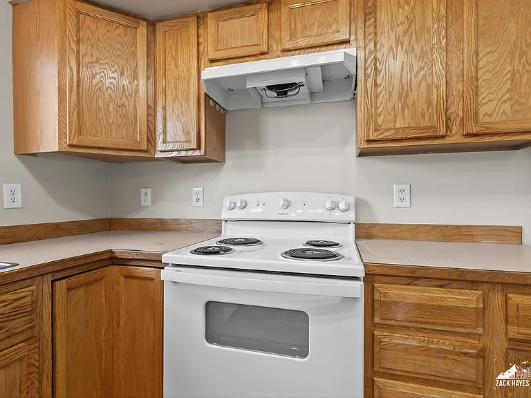 9841 Grange Dr — Photo 15