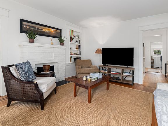 3rd image of 106 Hickory St