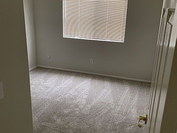 4th image of 1493 Floral Park St