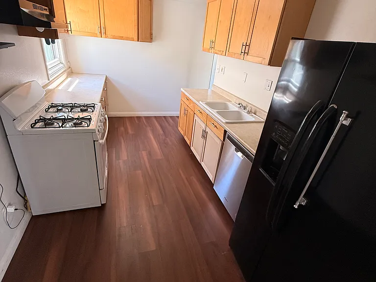 415 W Marietta Pl — Photo 6