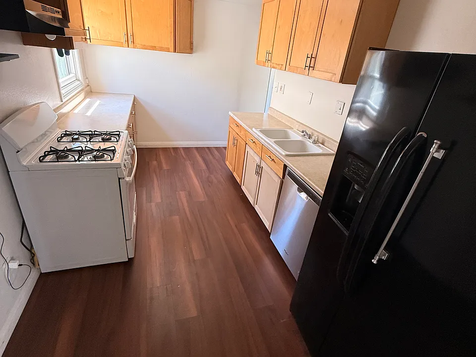 415 W Marietta Pl