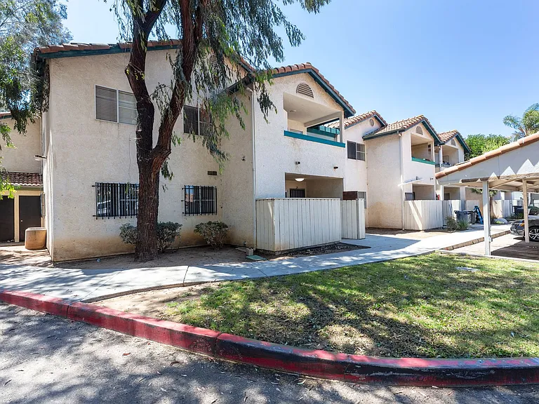 Highland View Apartments — Photo 17
