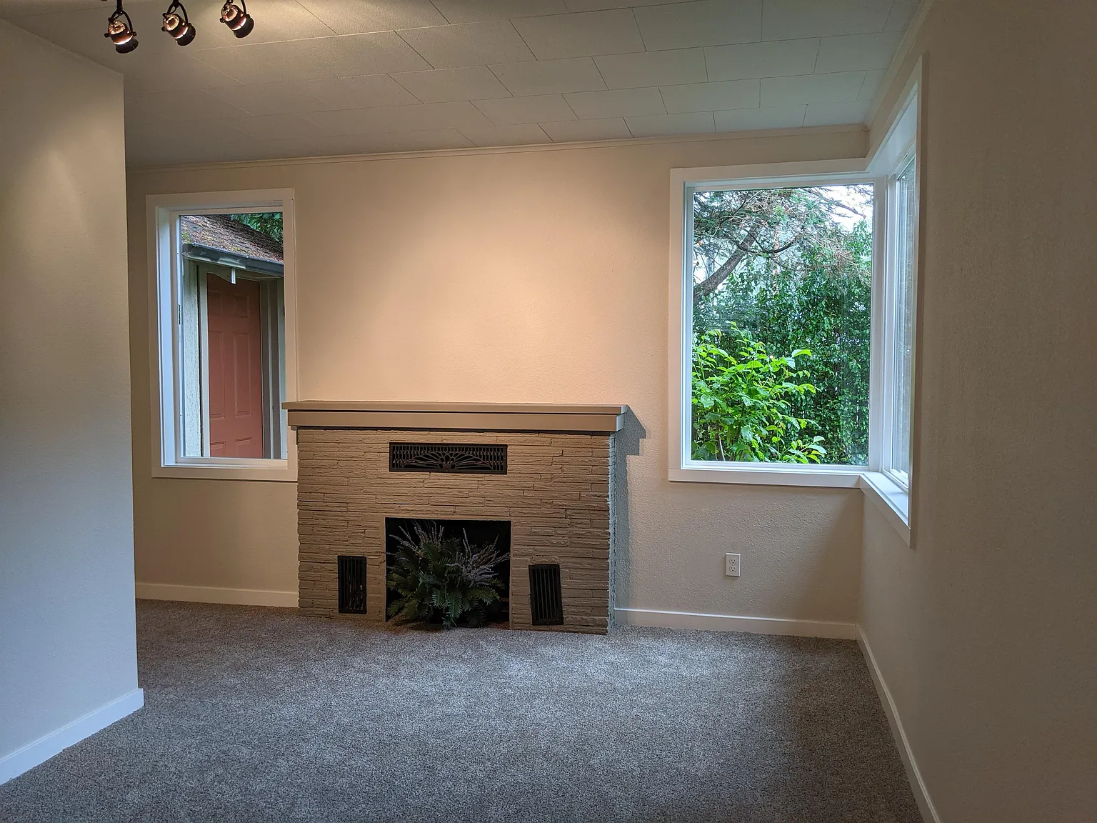 8285 Meadowbrook Way SE - Duplex - 2 — Photo 4