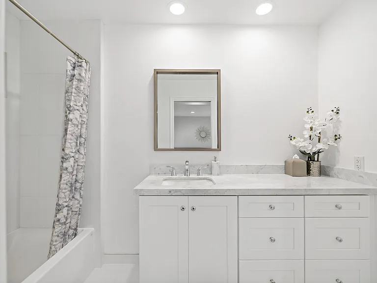 3972 Humboldt Dr — Photo 32
