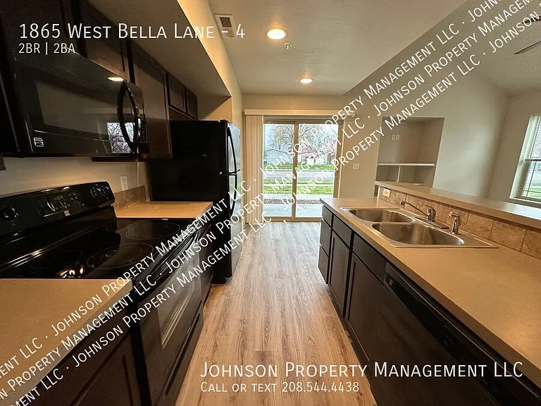 1865 W Bella Ln #4 — Photo 2