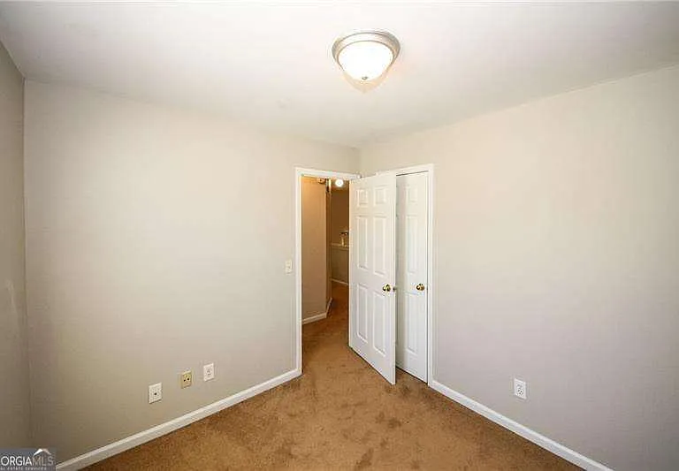 121 Stoneforest Dr — Photo 35