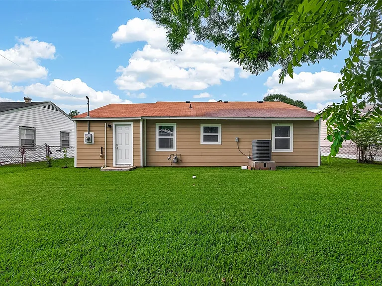 3922 Alsace St — Photo 30